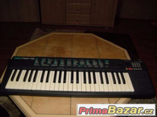 klávesy yamaha – fotografie 1