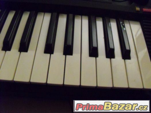 klávesy yamaha – fotografie 3