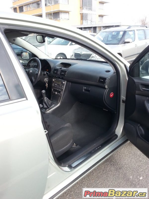 Toyota Avensis Liftback 1,8 LPG – fotografie 2