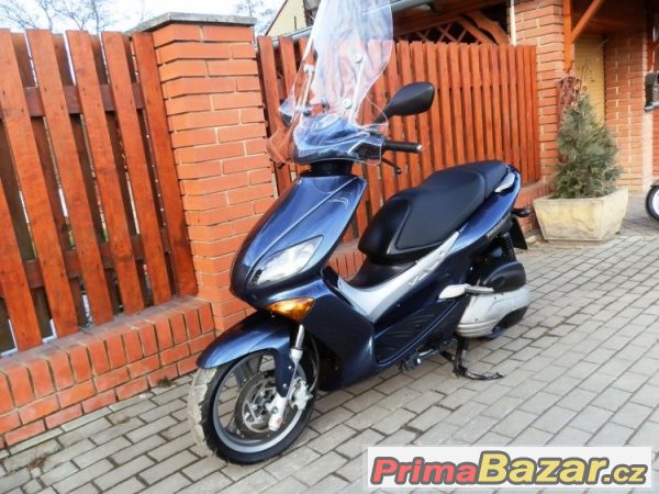 Yamaha XQ 150 Maxster, skútr – fotografie 1