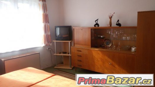 APARTMÁN v RD 1+1 - okolí HK-super cena – fotografie 5