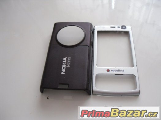 Kryty starší Nokia N95. – fotografie 2