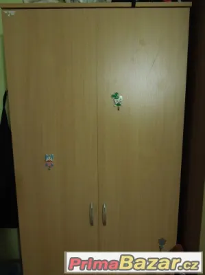 šatní skříň