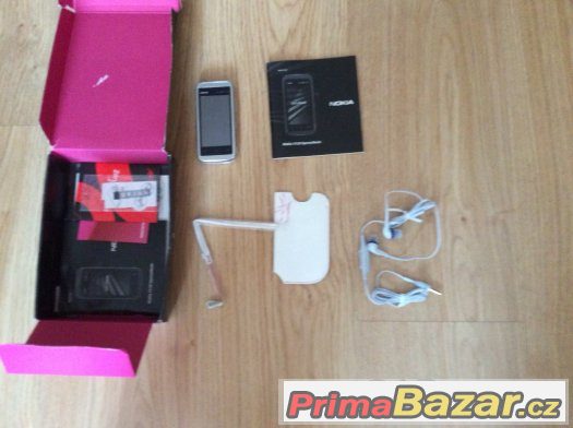 Nokia 5530 zpřesnění music Pink – fotografie 1