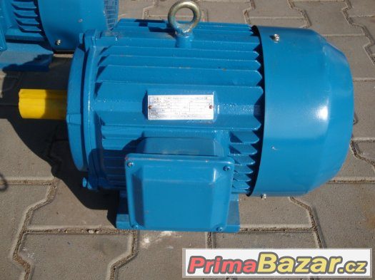 Třífázový, čtyřpólový elektromotor s výkonem 5,5 kW – fotografie 1