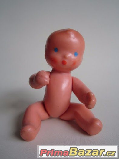 Koupím tuto celogumovou panenku -  12cm – fotografie 1
