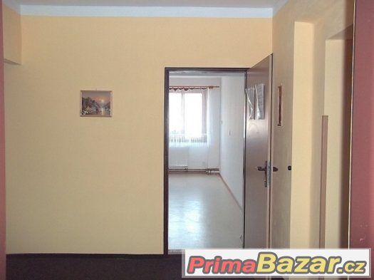 Pronajmu byt - KNĚŽNICE Jičín – fotografie 2
