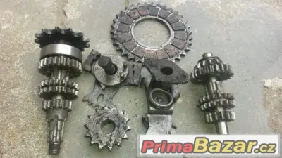 Díly z motoru Jawa 555