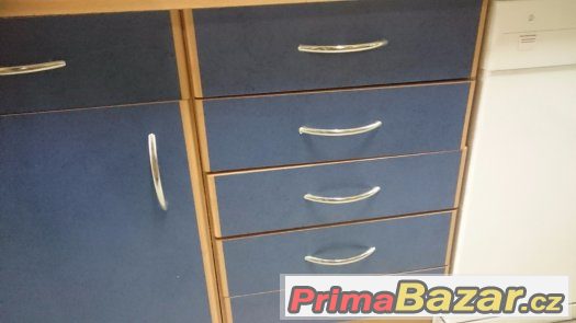 Kuchyňská linka se všemi spotřebiči – fotografie 4