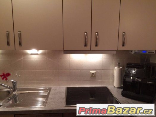 Kuchyňská linka se všemi spotřebiči – fotografie 3