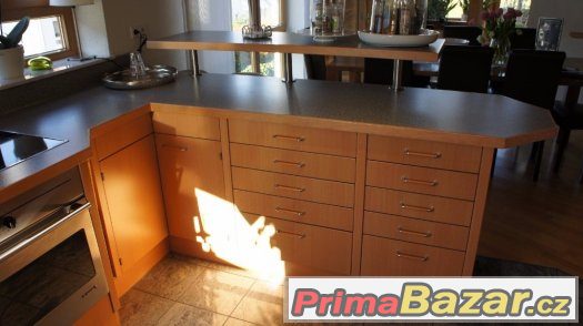 Kuchyňská linka se spotřebiči – fotografie 4