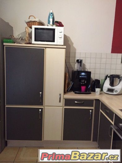 Kuchyňská linka se všemi spotřebiči – fotografie 3
