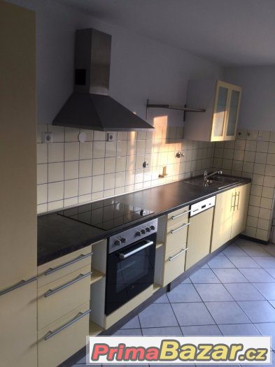 Kuchyňská linka se všemi spotřebiči – fotografie 3