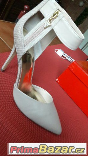 Guess – fotografie 1
