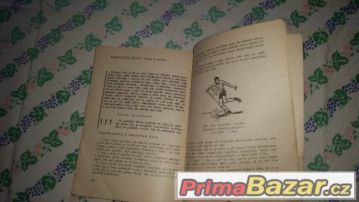 Prodám knihu Pravidla kopané  platné od srpna 1970 – fotografie 3