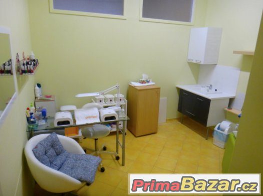Pronajmu mistnost v kadernickem salonu na Vaclavskem namesti – fotografie 1