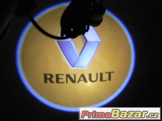Promítání loga Renault na vozovku – fotografie 1