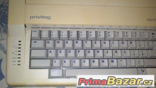 elektrický psací stroj – fotografie 4