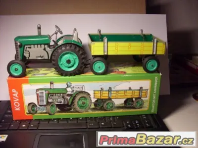 Plechový traktor+vlek 1:25