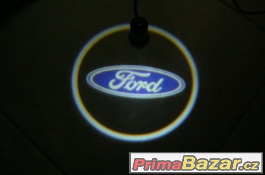 Promítání loga Ford na vozovku – fotografie 1