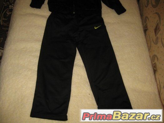 soupravu NIKE – fotografie 2