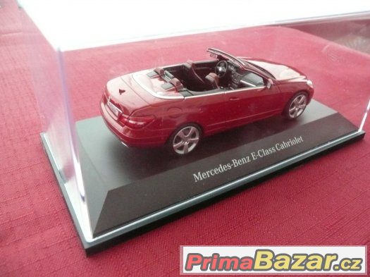 Mercedes Benz E-Klasse Cabriolet, červený, nový 1:43 – fotografie 1