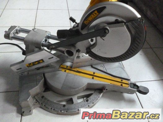 DeWalt DW717 Pokosová pila- dřevo,plast,hlinik – fotografie 1