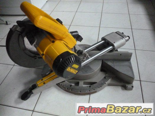 DeWalt DW717 Pokosová pila- dřevo,plast,hlinik – fotografie 3