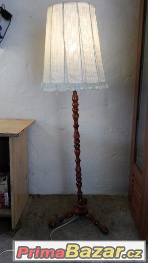 Dřevěná lampa – fotografie 2