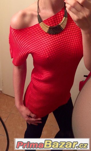 Krasna jasne cervena sexy delsi halenka vel.Uni – fotografie 1