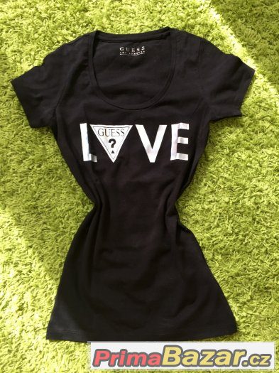 GUESS original krasne tricko s metalickym napisem Love – fotografie 5