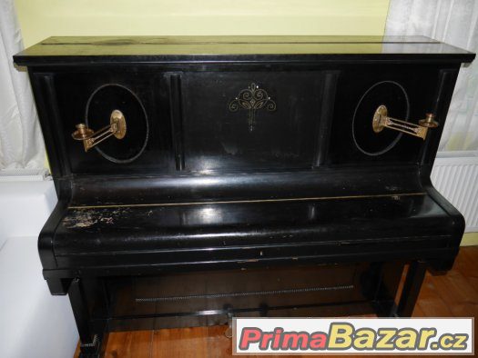 Pianino, piano zn.: Petrof – fotografie 1