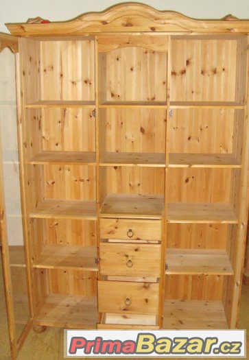 Vitrina z borovice se suplaty - celomasiv – fotografie 5