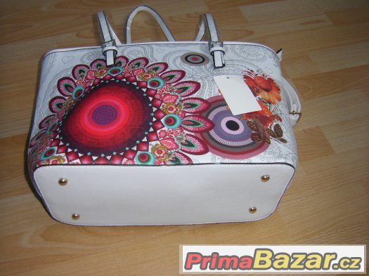 kabelka styl Desigual bílá – fotografie 3