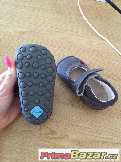 Kožené boticky Clarks NOVE – fotografie 3
