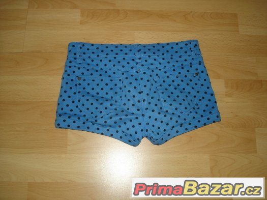 Kraťasy vel. 140 cm – fotografie 2