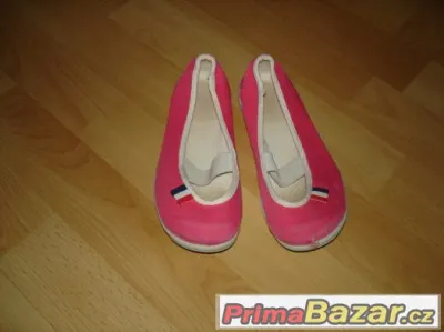 Cvičky růžové vel. 30