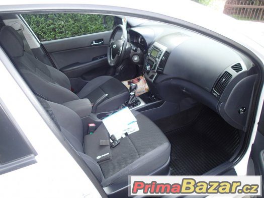 Hyundai i30 CW 1.6CRDi DIGIKLIMA,Koup.ČR,Servisní kniha – fotografie 3