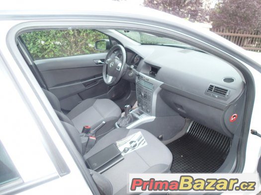 Opel Astra 1.7CDTI 81kW Koup.ČR,Servisní kniha,Tažné zařízen – fotografie 4
