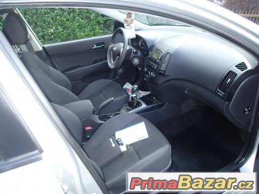 Hyundai i30 CW 1.4i CVVT Koup.ČR,Servisní kniha,ZÁRUKA 06/17 – fotografie 4