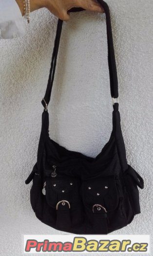 Černá prostorná crossbody taška / kabelka – fotografie 2