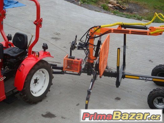 Vyvážecí přívěs s hydraulickou rukou za traktor, vyvážečka – fotografie 2