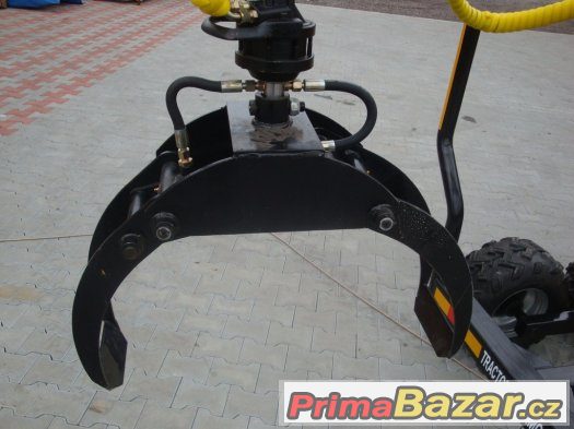 Vyvážecí přívěs s hydraulickou rukou za traktor, vyvážečka – fotografie 3