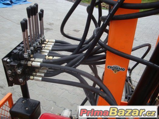Vyvážecí přívěs s hydraulickou rukou za traktor, vyvážečka – fotografie 4
