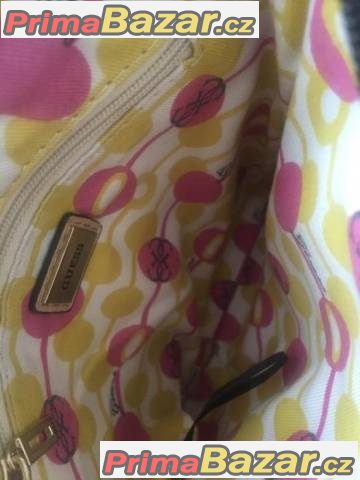 Guess crossbody reiko černá – fotografie 3
