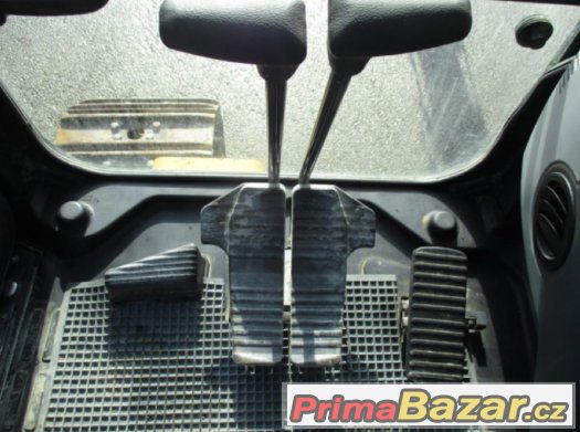 Komatsu PC 210-8K, pásový bagr – fotografie 5