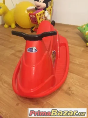 Plastová houpačka