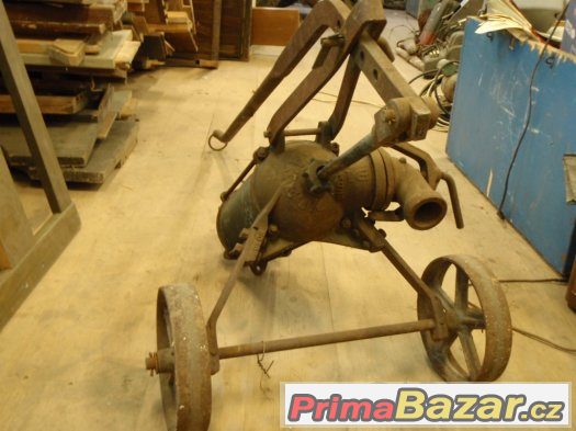 HISTORICKÁ PUMPA SIGMUND RAKETA – fotografie 1