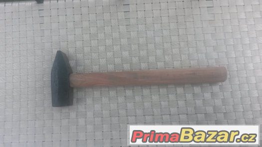 Prodám kladivo 2 kg. Cena 100,- Kč. Email: jpdd@seznam.cz – fotografie 1