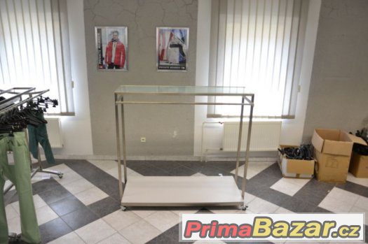 Prodám vybavení několika prodejen s oblečením – fotografie 2